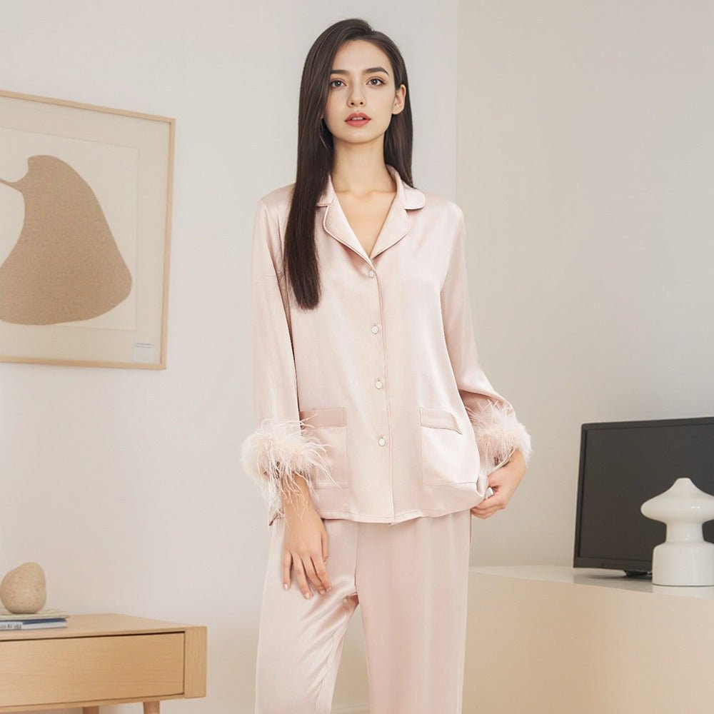 Mulberry silk pajamas set for women with lightweight and breathable feel