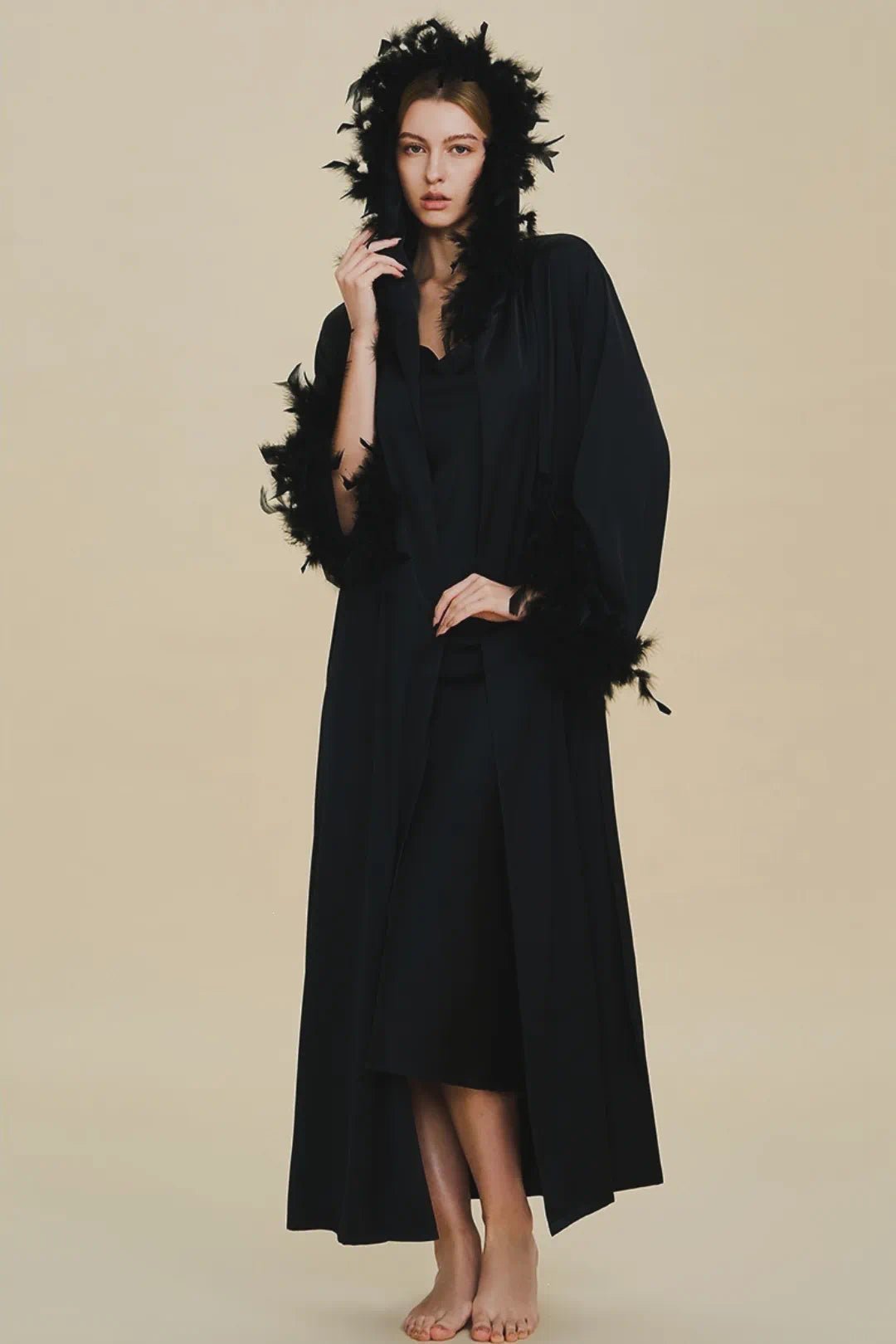 俄罗斯睡袍女晨袍夏连帽奢华带羽毛可拆卸宽松长款外袍女士家居服 BlackOne Size (Fit for 40–62kg) for Women- by CALYPHIA