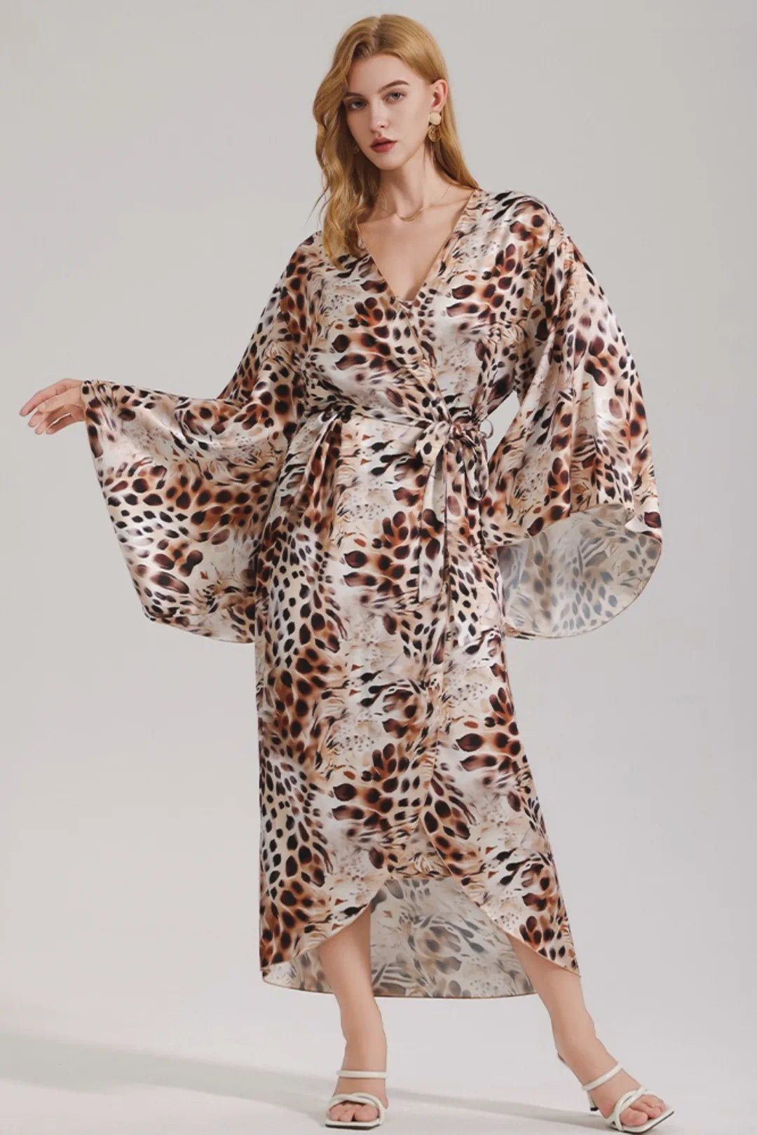 跨境新款WB豹纹印花缎面雪纺长款女士睡袍野性轻奢家居服3778野性 Leopard printOne Size (Fit for 40–62kg) for Women- by CALYPHIA
